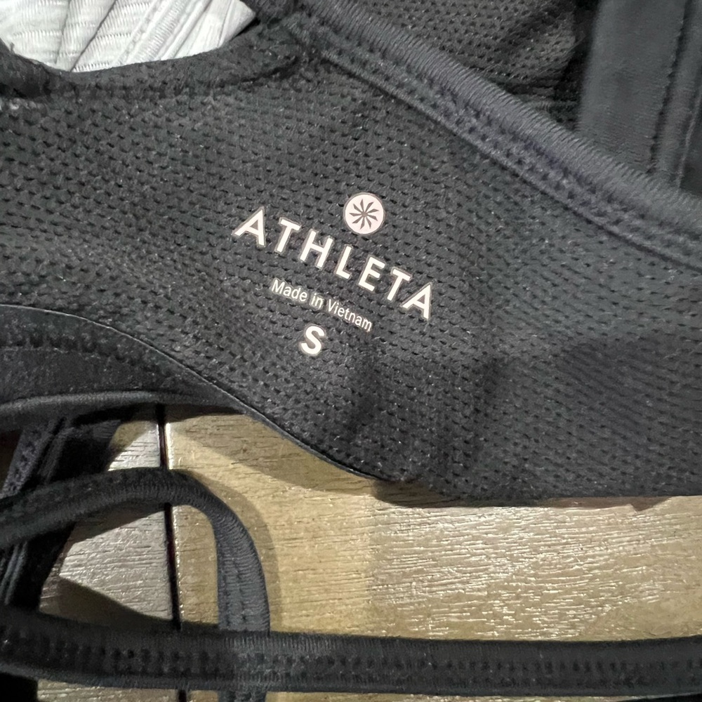 Athleta tanktop with built in bra.